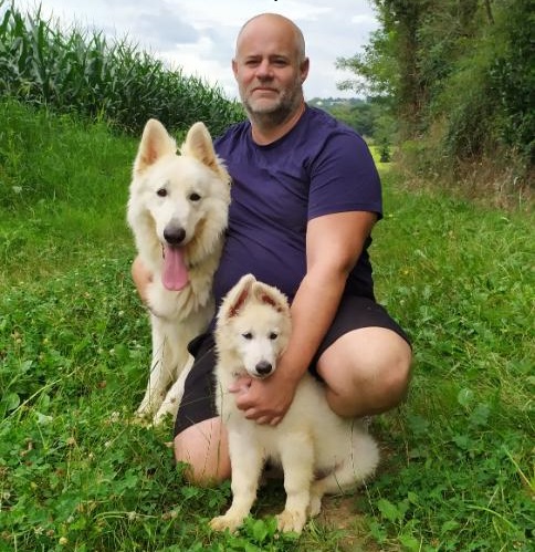 éleveur de l'élevage L'Orée des forêts blanches